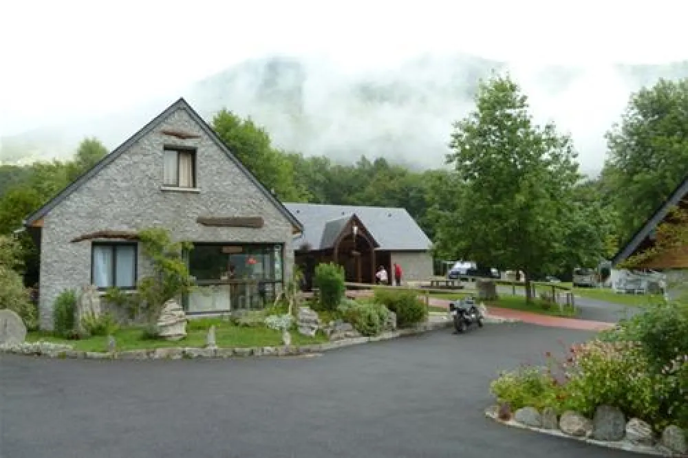 Camping Le Cabaliros  