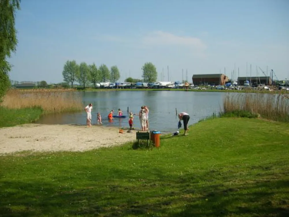 Jachthaven-camping Roggebotsluis