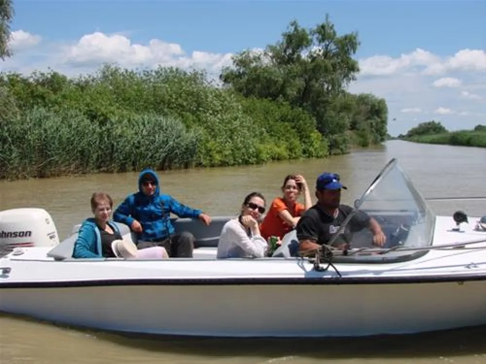Camping Murighiol,Two Sturgeons (Doi Sturioni)