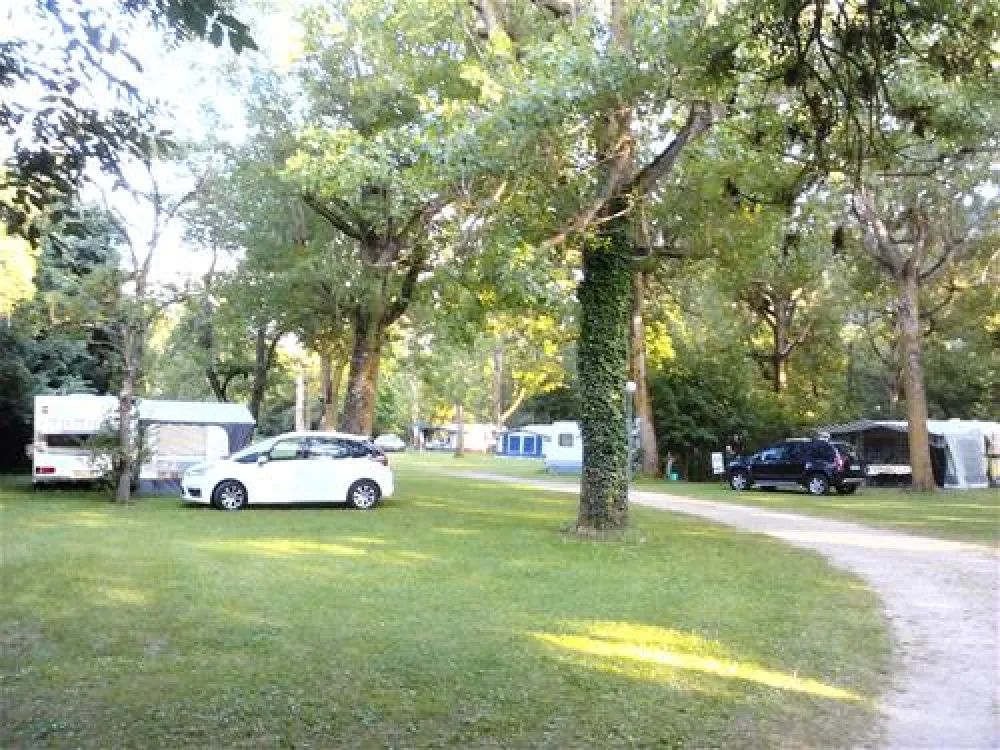 Camping Le Clos Des Peupliers