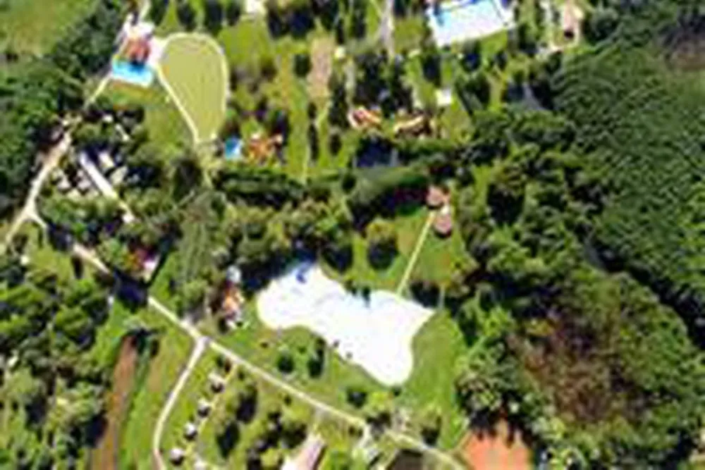 Fényes Fürdő és Camping