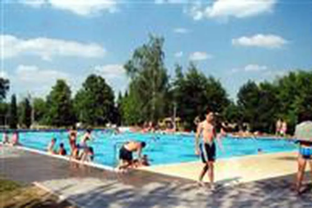 Fényes Fürdő és Camping