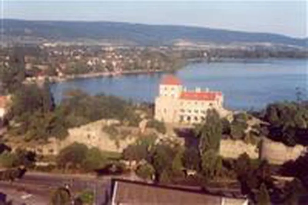 Fényes Fürdő és Camping