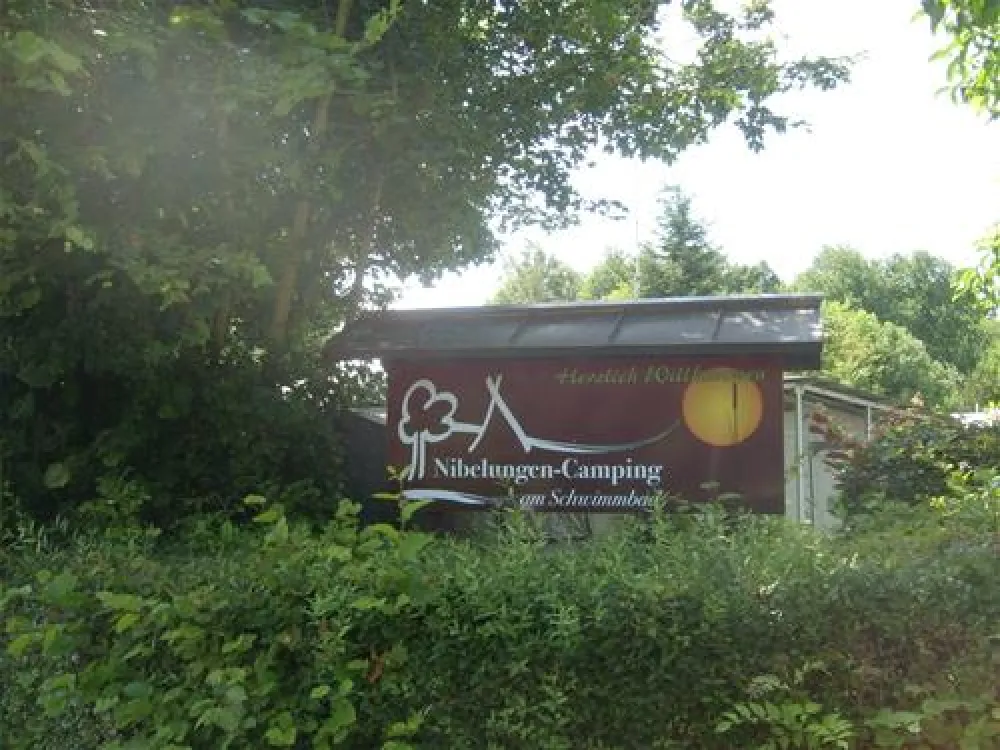 Nibelungen-Camping am Schwimmbad