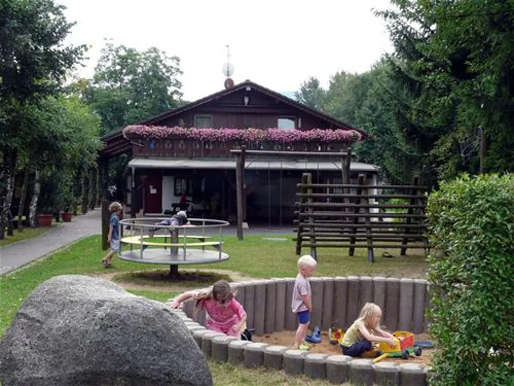 Nibelungen-Camping am Schwimmbad