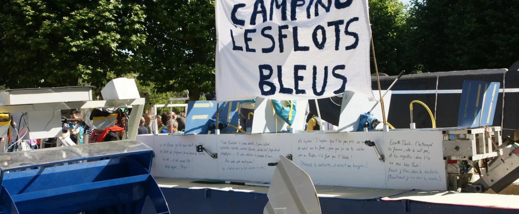 Les Flots Bleus