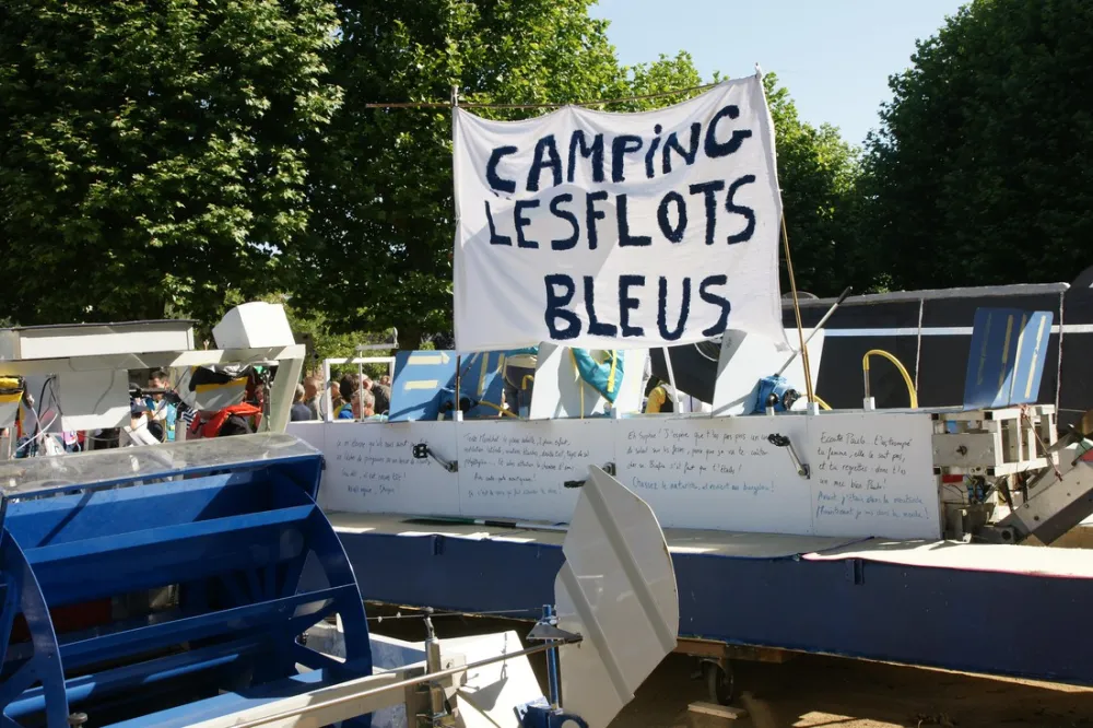 Les Flots Bleus