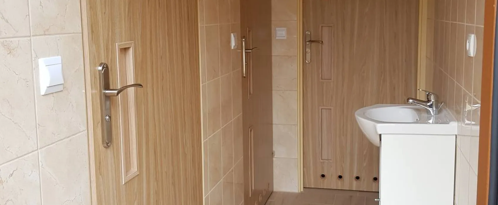 KIKITY - Camping at the lake