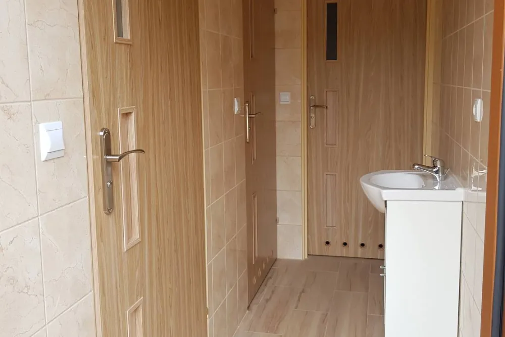 KIKITY - Camping at the lake