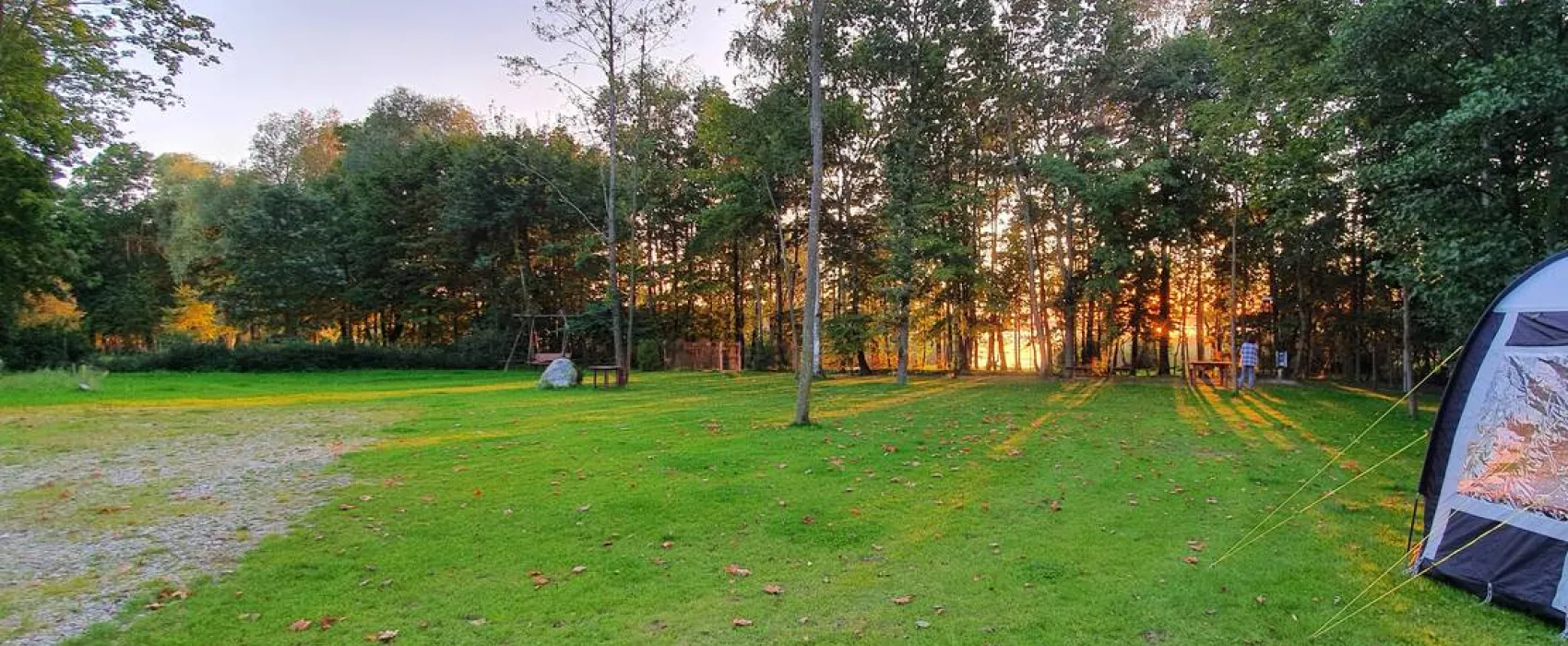 KIKITY - Camping at the lake