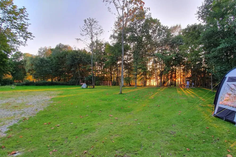 KIKITY - Camping at the lake