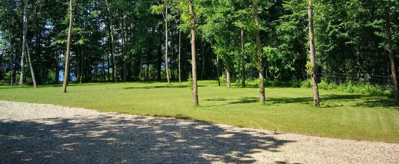 KIKITY - Camping at the lake