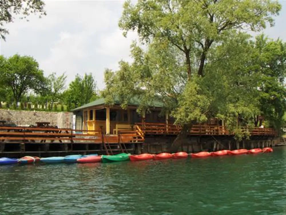 Kamp Una RC Kiro Rafting