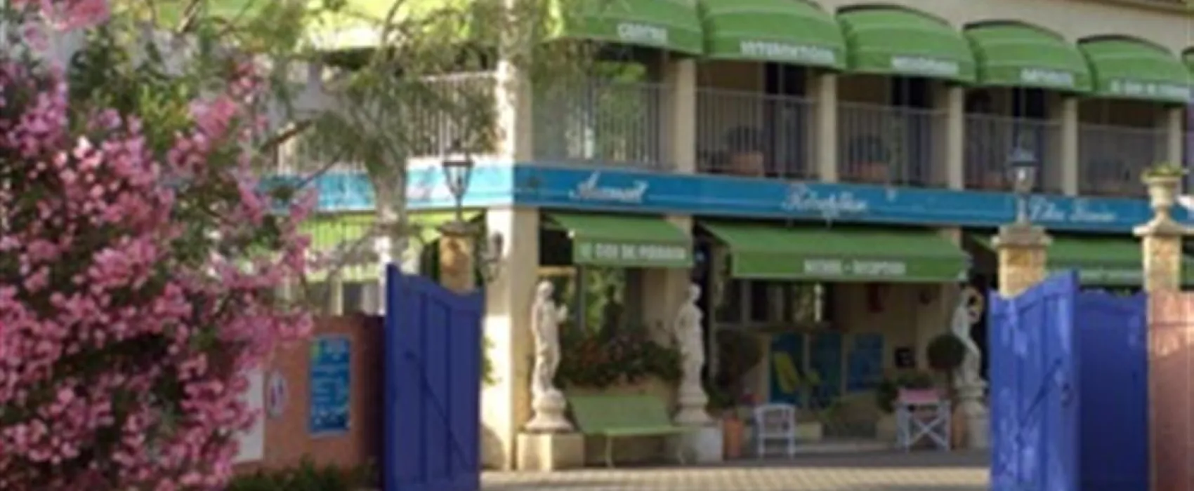 Terrain De Camping Naturiste Le Clos De Ferrand