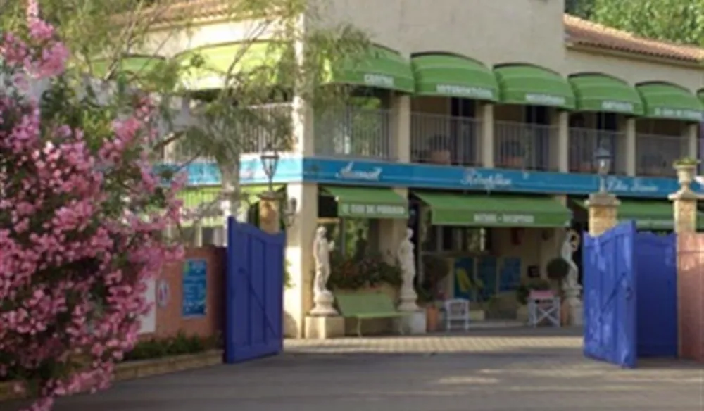 Terrain De Camping Naturiste Le Clos De Ferrand