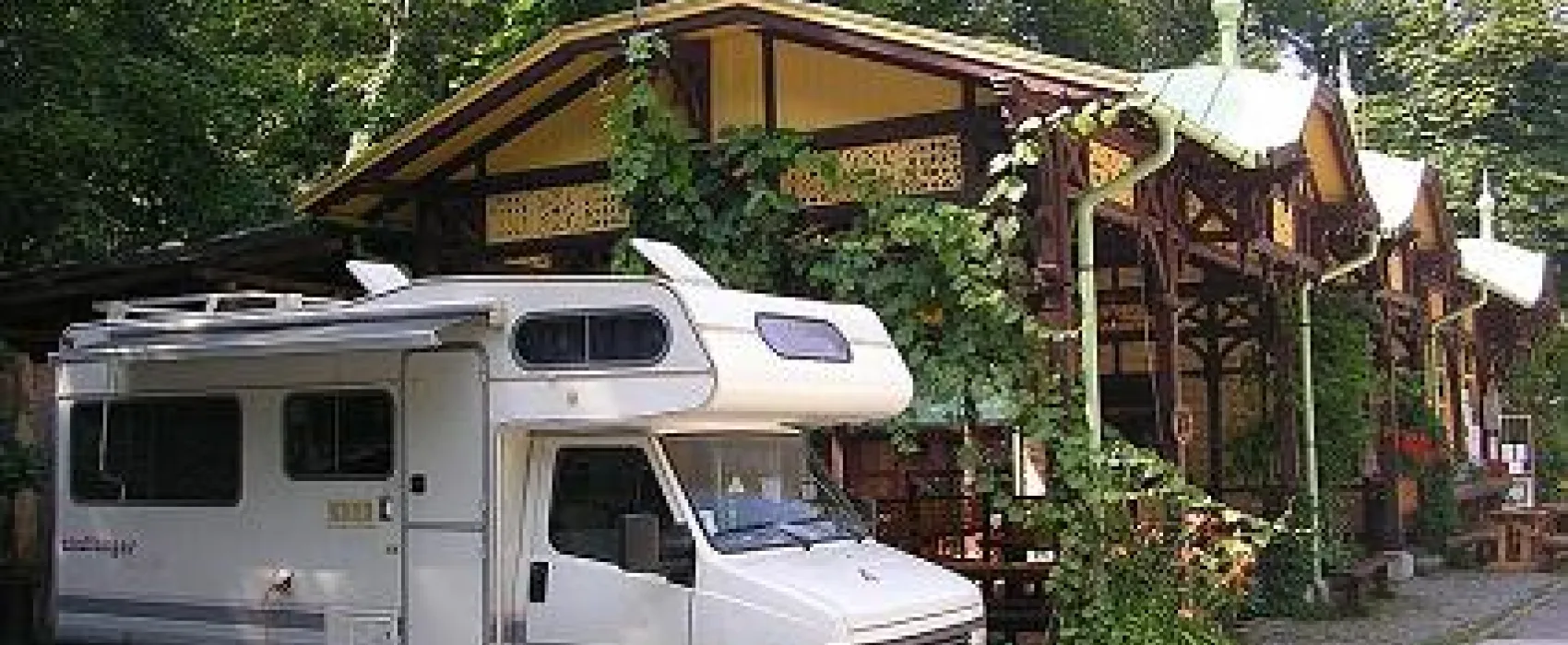 Zugligeti 'Niche' Camping