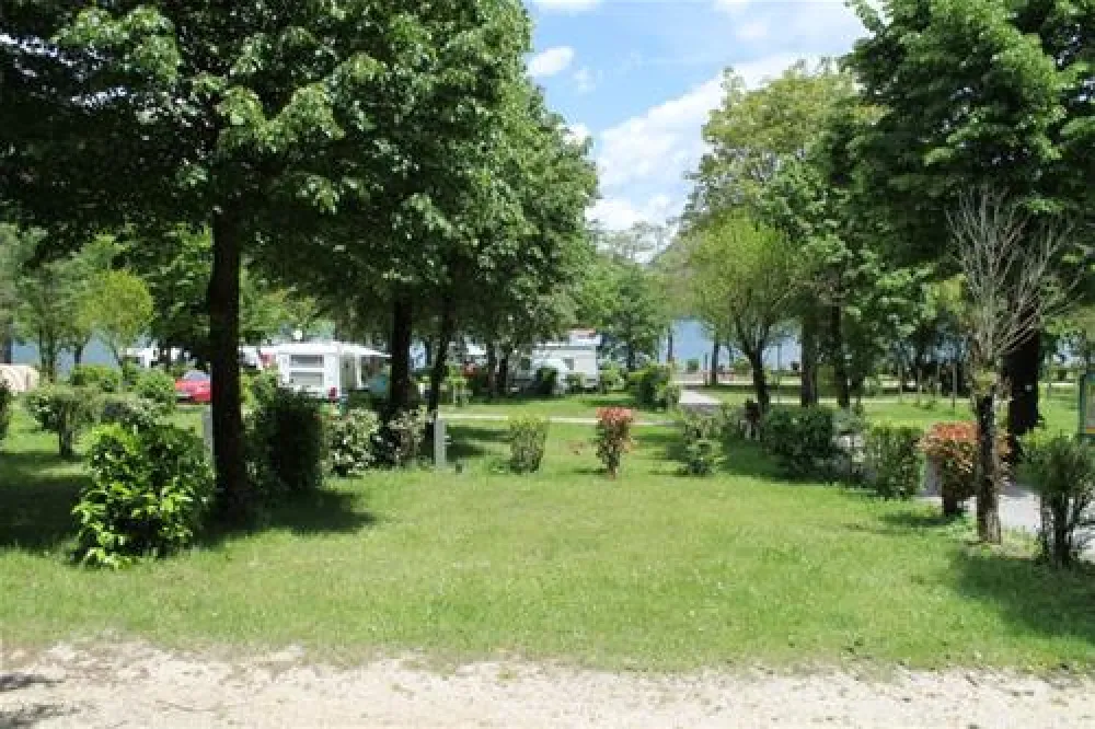 Camping Vantone Pineta