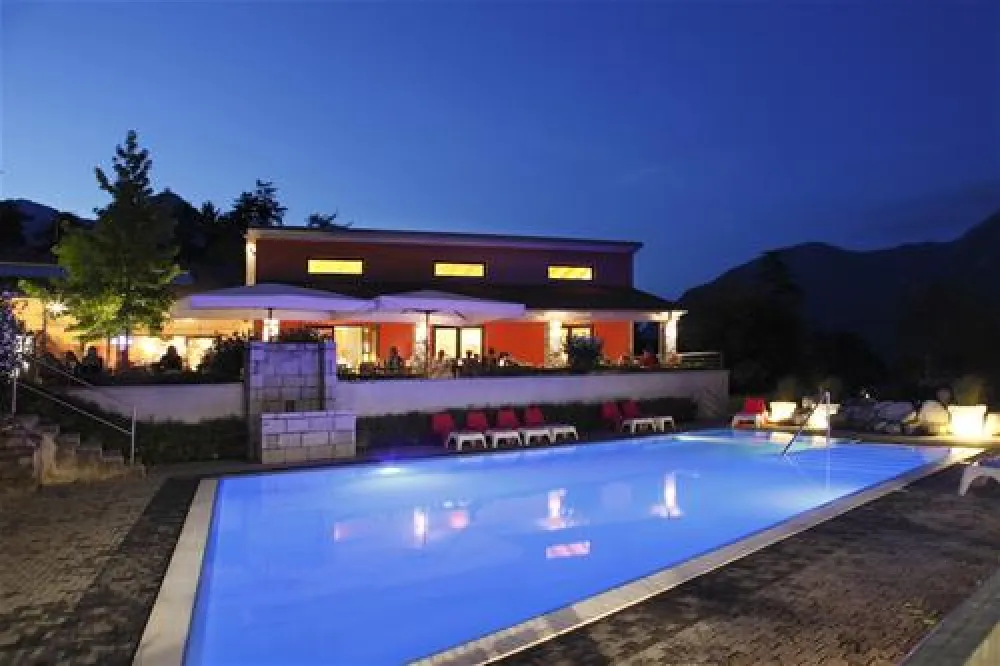 Camping Vantone Pineta