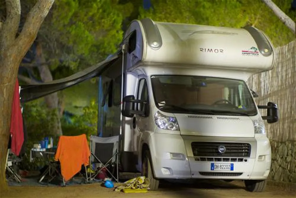 Camping Lacona Pineta