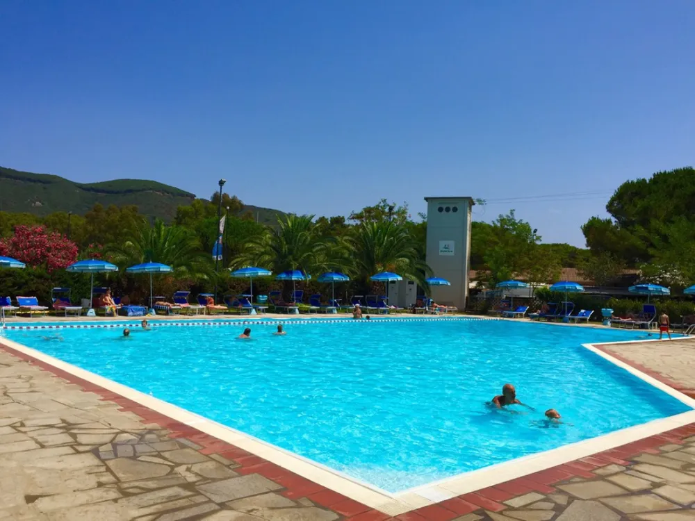 Camping Lacona Pineta