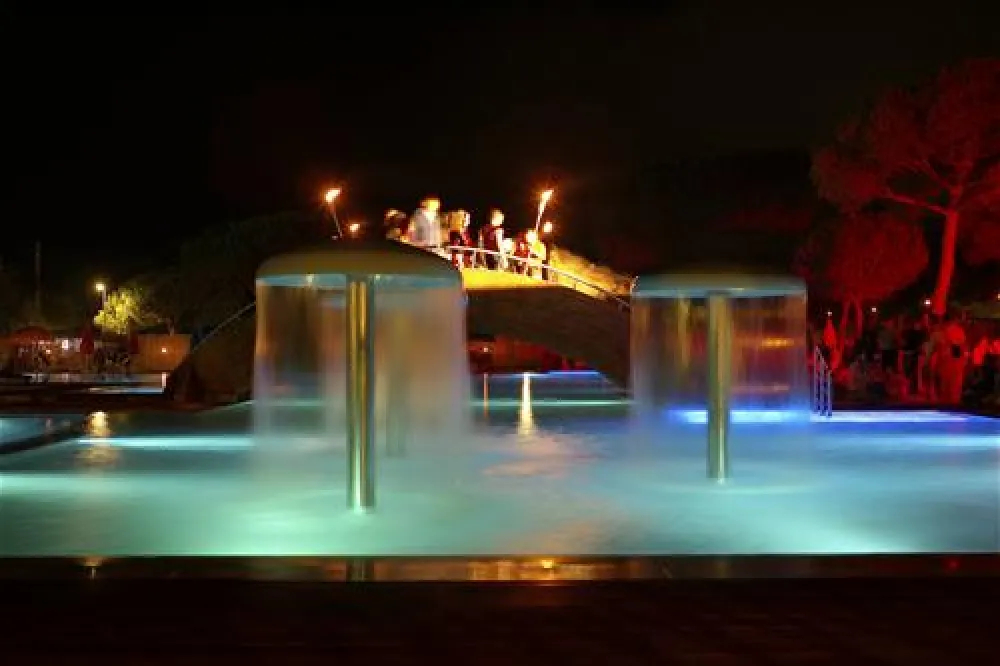 Camping Lacona Pineta