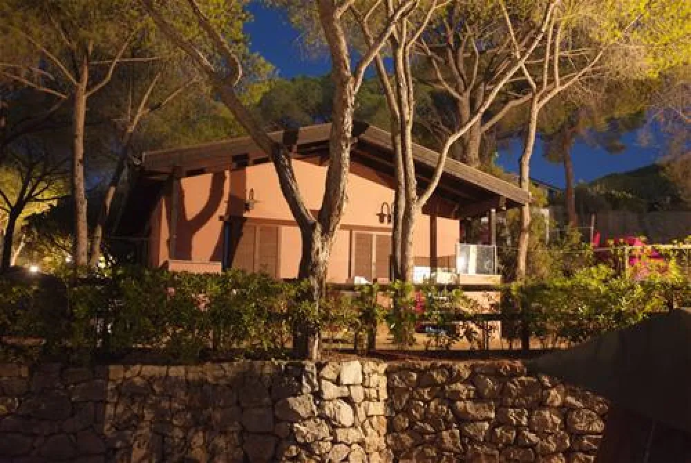 Camping Lacona Pineta