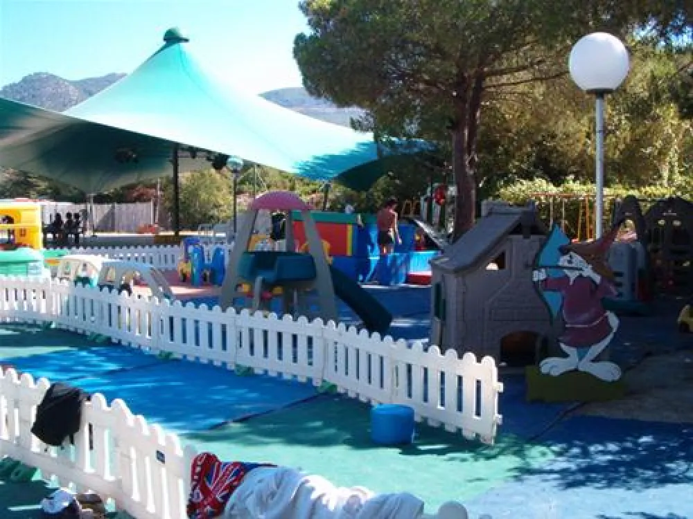 Camping Lacona Pineta