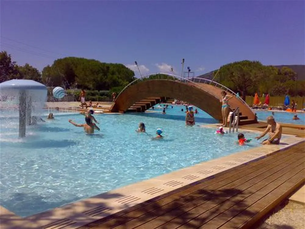 Camping Lacona Pineta