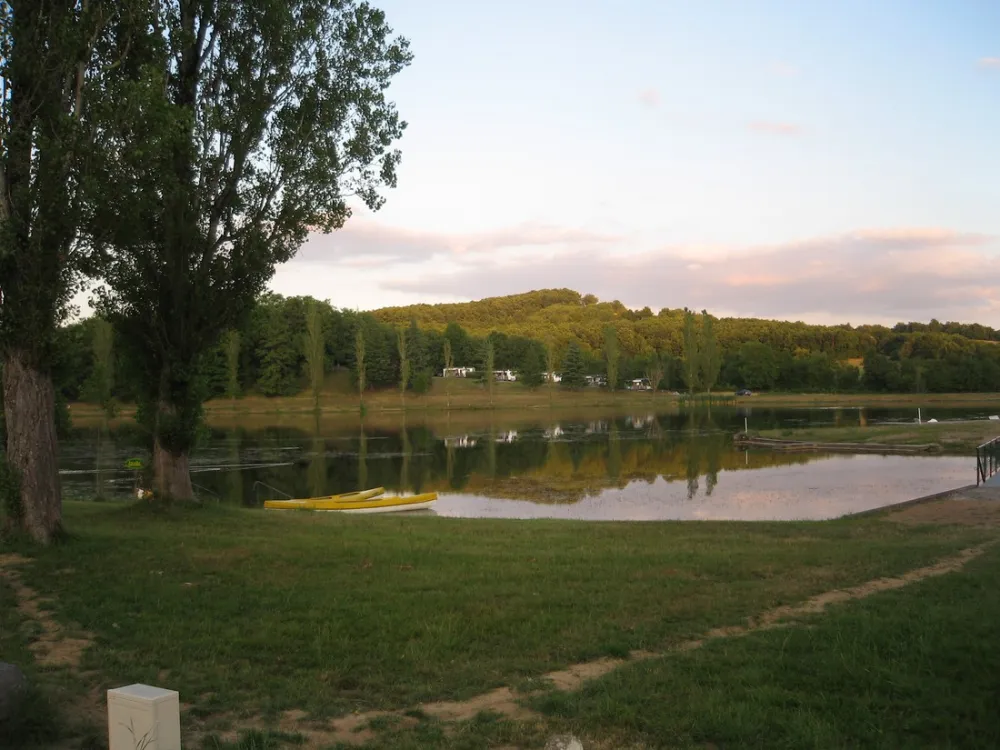 Camping Le Lac de Parisot  