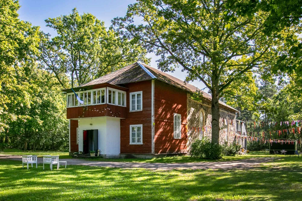 UKI HOLIDAY VILLAGE/ UULU KIRIK KULTUURI- JA PUHKEKÜLA