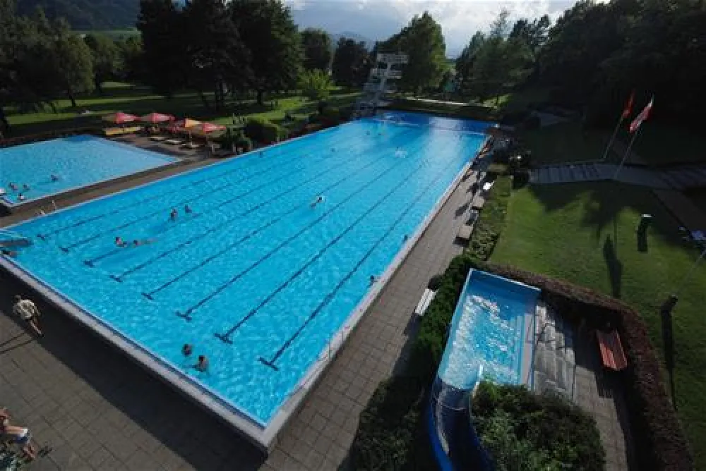 Schwimmbad-Camping Hall