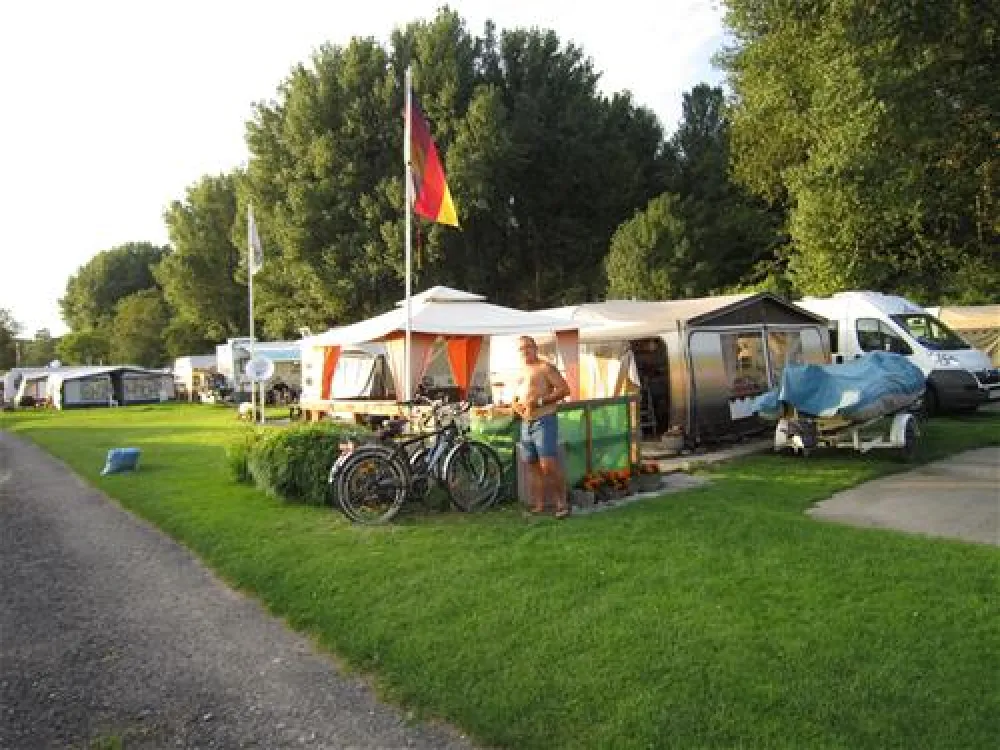 Campingplatz-Rheinblick