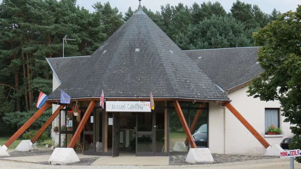 Camping Les Grands Pins  