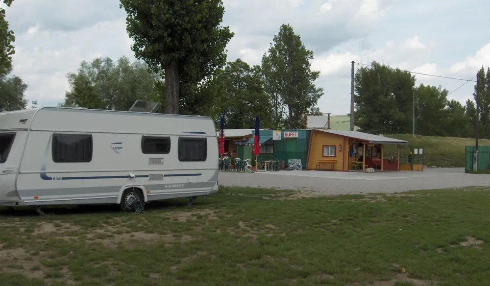 Autocamping Trencin Na Ostrove