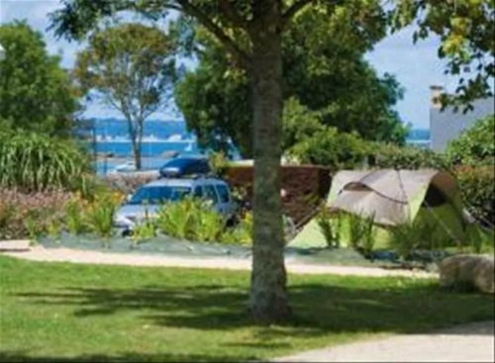 Flower Camping - Le Cabellou Plage