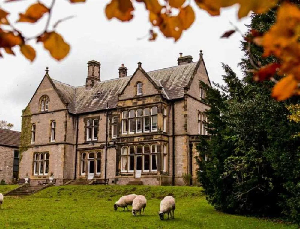 YHA Castleton Losehill Hall