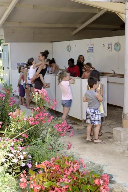 Flower Camping Le Domaine de Gajan  