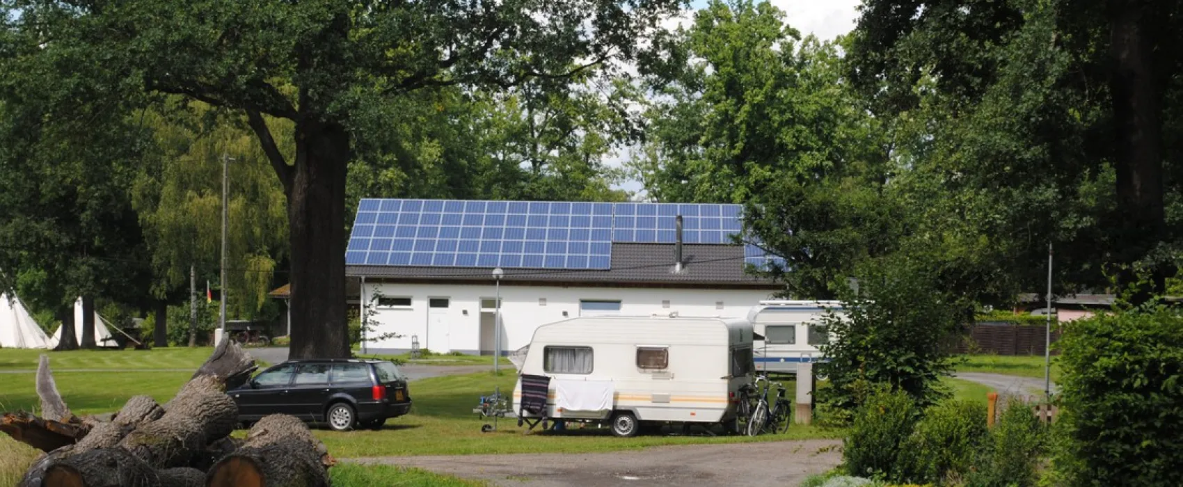 Camping im Eichenwald