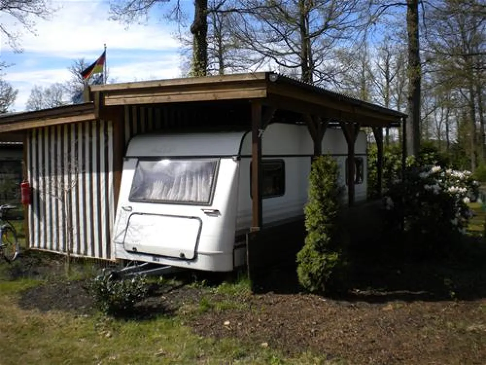 Camping im Eichenwald