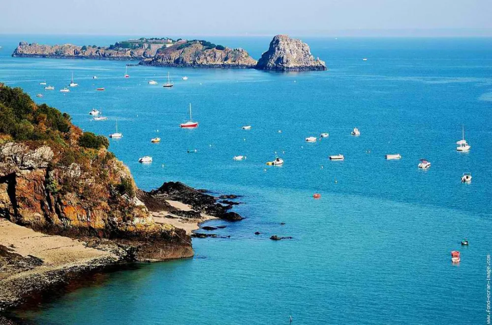 Camping Municipal A La Pointe Du Grouin  