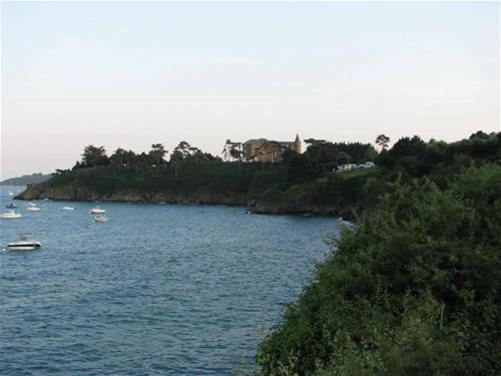 Camping Municipal A La Pointe Du Grouin  