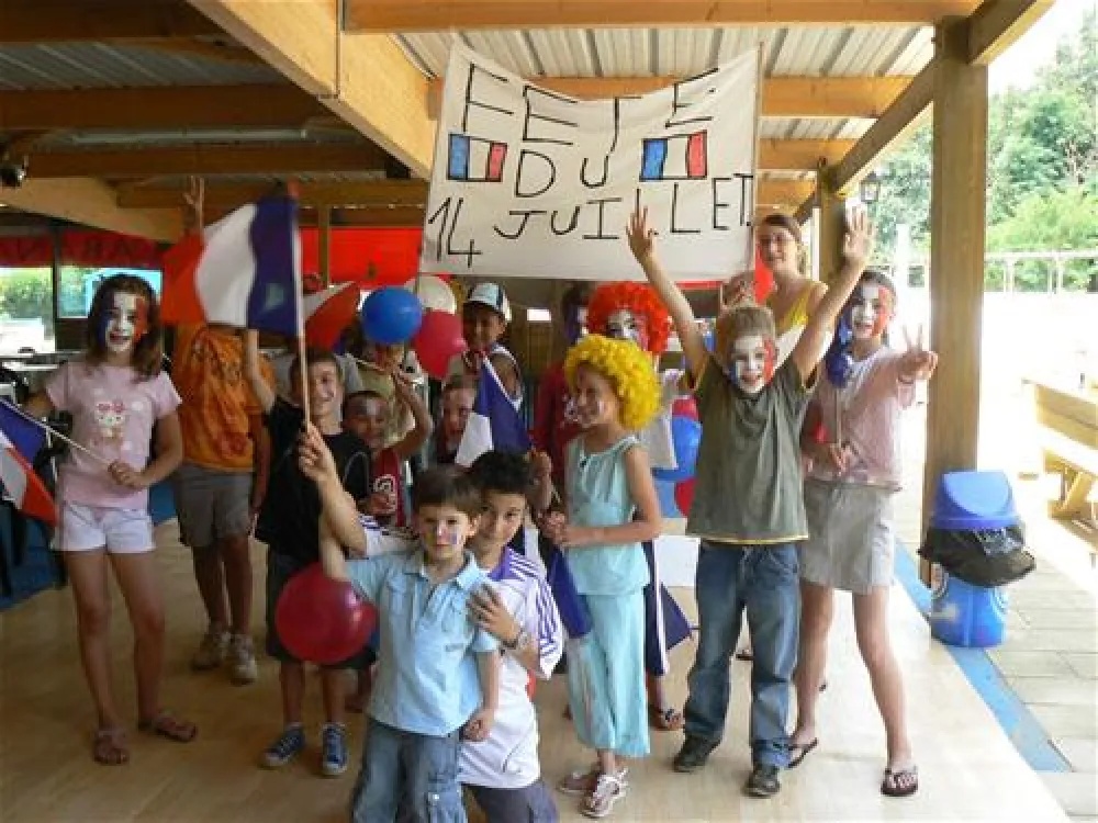 Camping Les Pins Du Soleil  