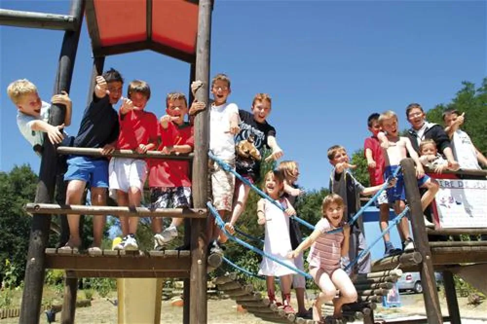 Camping Les Pins Du Soleil  