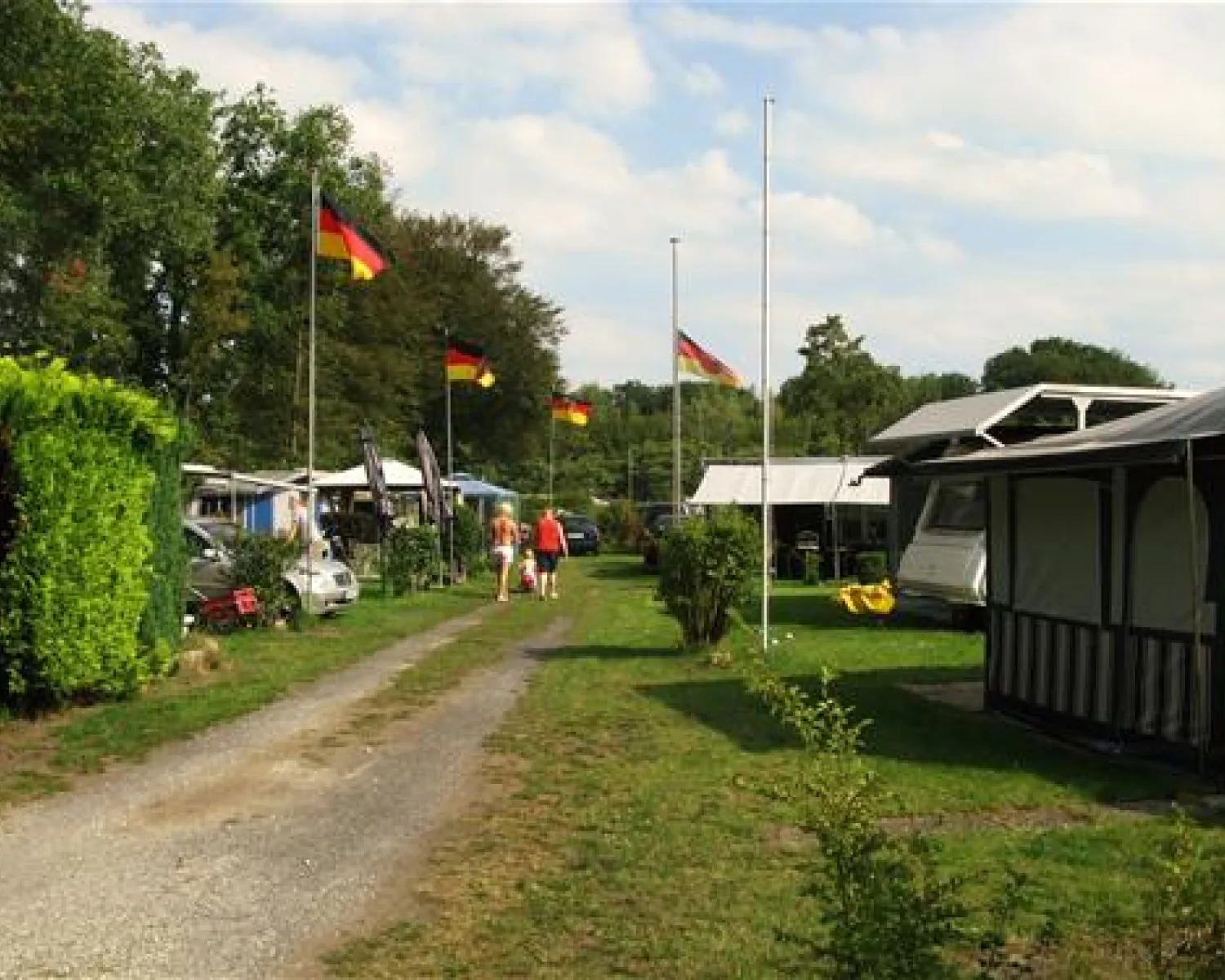 auffahrkeil camper OULEME Auffahrkeile für Wohnmobil [2er Set], Stufenkeile mit Kartenverriegelung, Rutschfeste Ausgleichskeile für Wohnwagen, & Anhänger (<5t) Auto & Motorrad Neue Folgen - Der smart glasses Inhalt:2,2L / 74,39oz