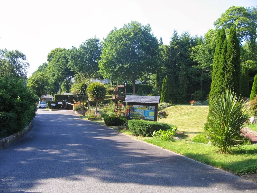 Camping Du Manoir De Pen Ar Steir