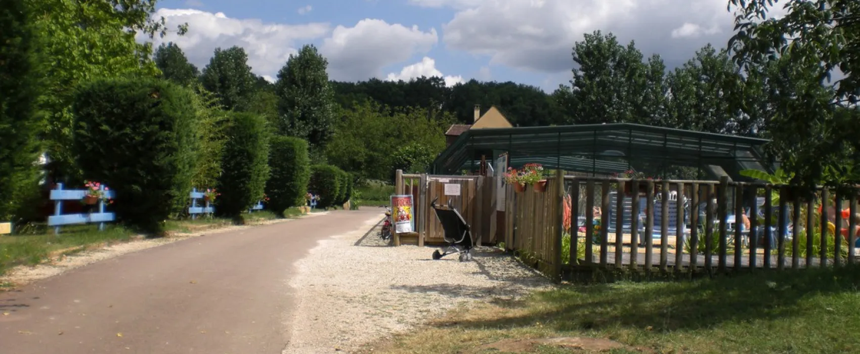Camping Le Plein Air Des Bories  