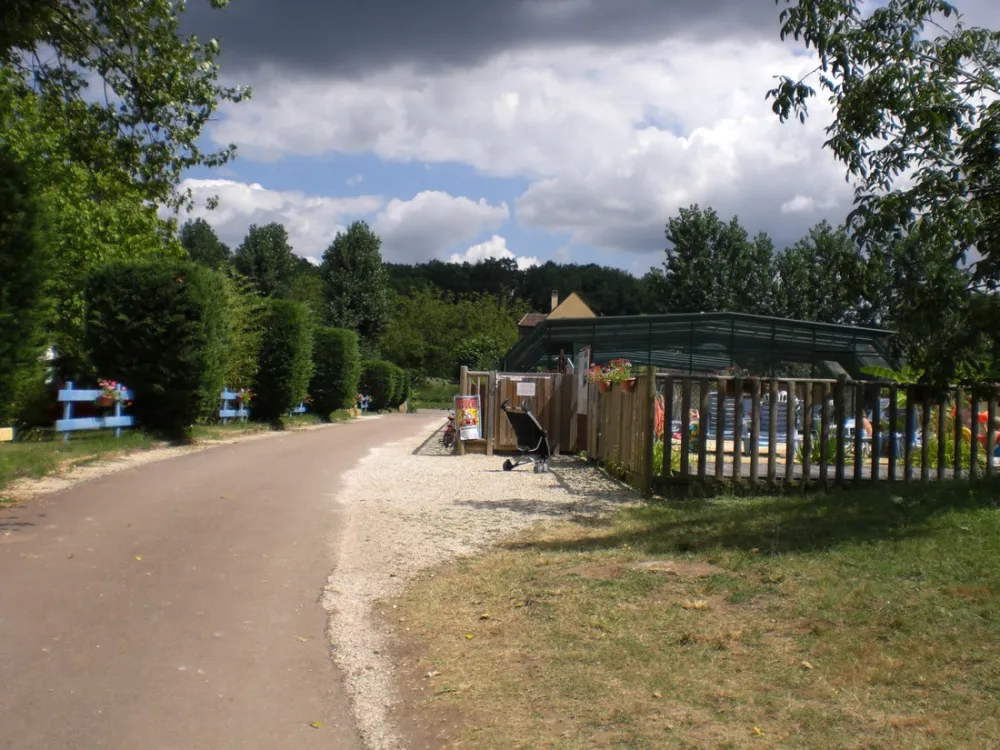 Camping Le Plein Air Des Bories  