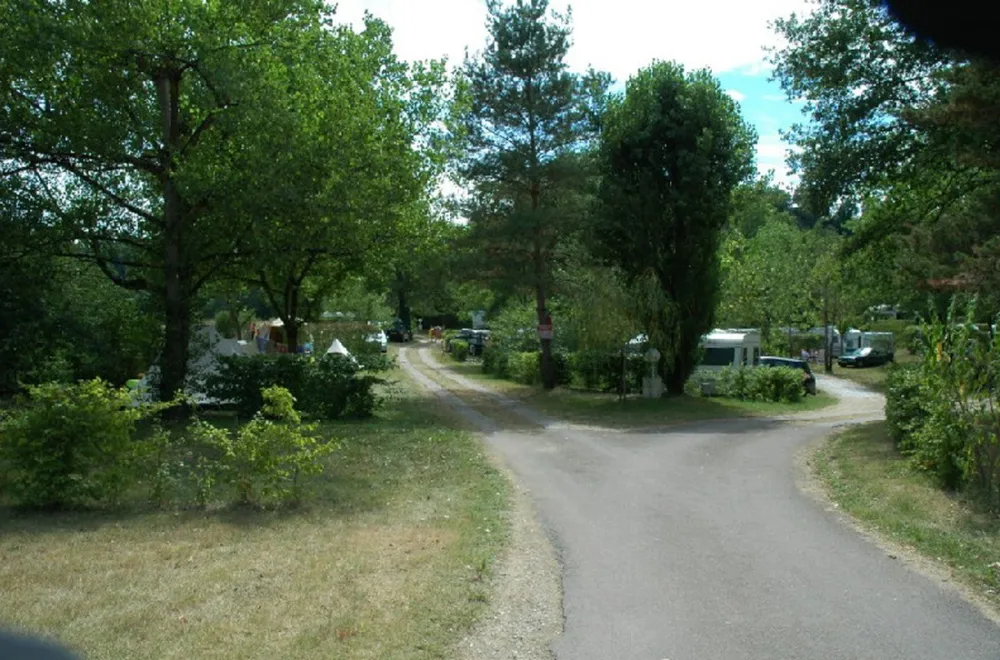 Camping Le Plein Air Des Bories  