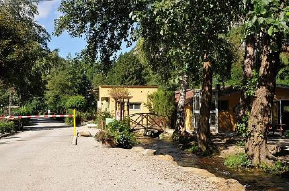 Camping Le Camping Des Grottes  