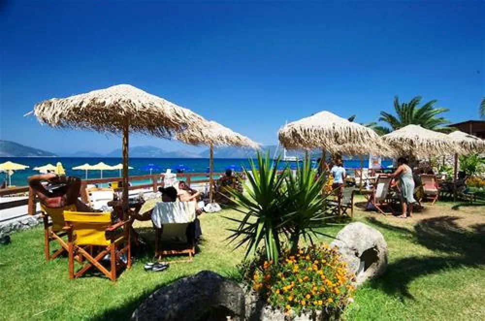 Camping Karavomilos Beach